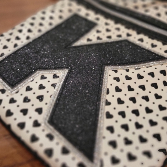 Justice Girl's Sparkly Glitter Initial "K" Heart Eyelet Crossbody Purse - Picture 3 of 3